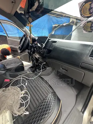 Toyota Hilux 3.0 D-4D 4x4 2014 Gold