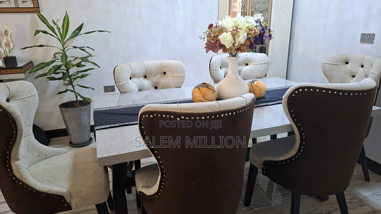 Dinnig Table