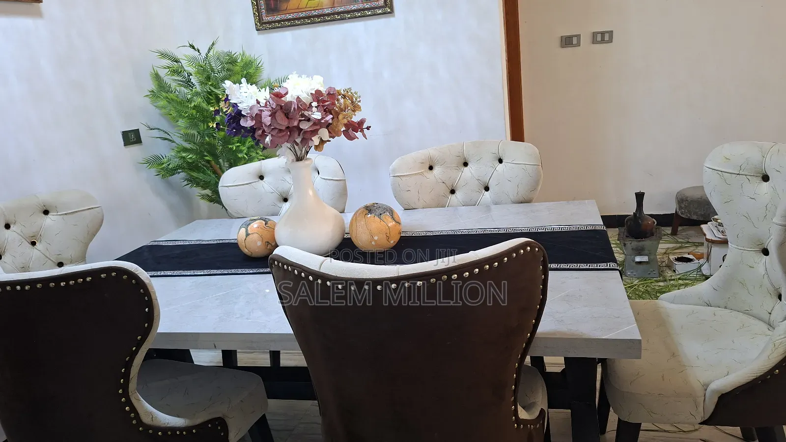 Dinnig Table
