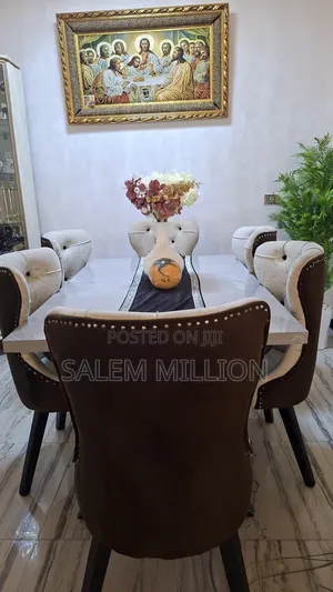Dinnig Table