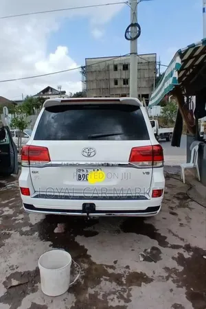 Toyota Land Cruiser 4.6 V8 GX 2012 White