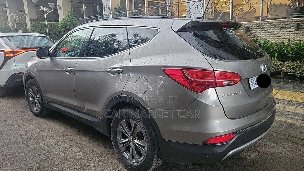 Hyundai Santa Fe GLS 4dr SUV (3.3L 6cyl 6A) 2015 Gray