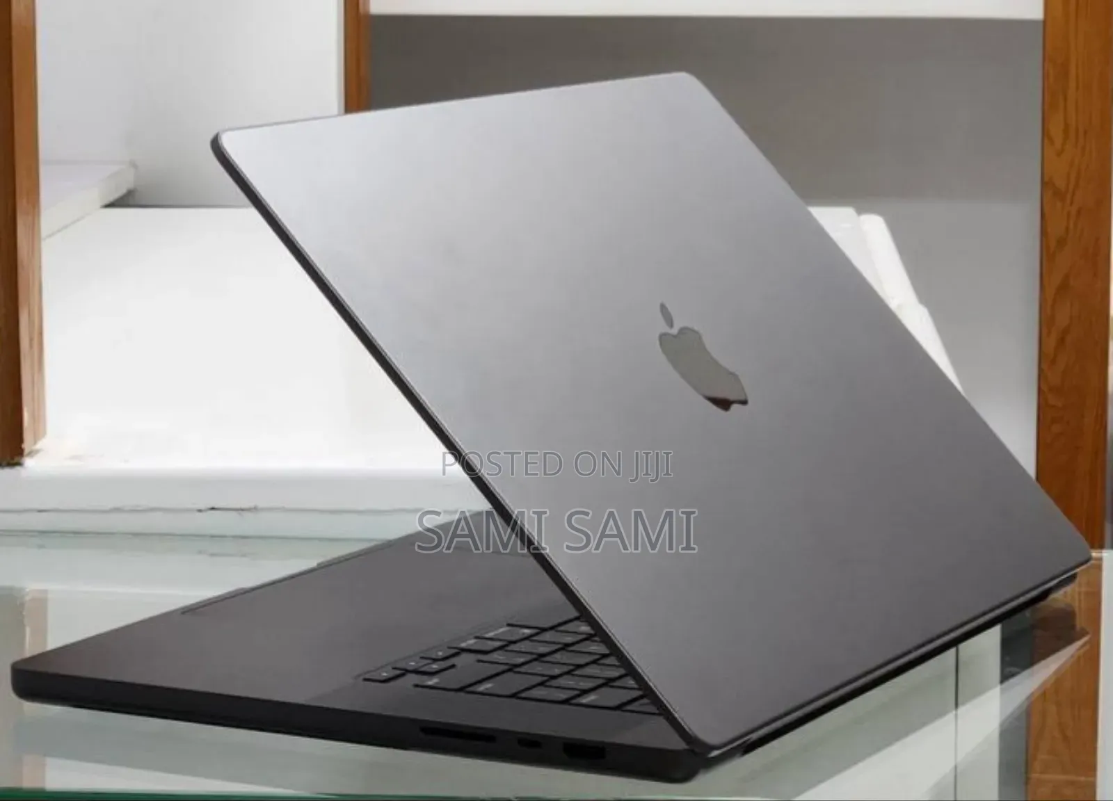New Laptop Apple MacBook Pro M1 8GB Apple M1 Pro SSD 256GB