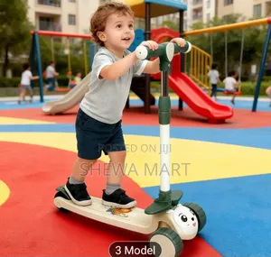 A Foldable Scooter With a Pedal Pattern, Shipped Randomly Without a Ba