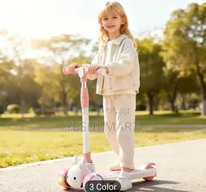 A Foldable Scooter With a Pedal Pattern, Shipped Randomly Without a Ba