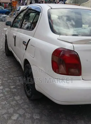 Toyota Platz 2002 White