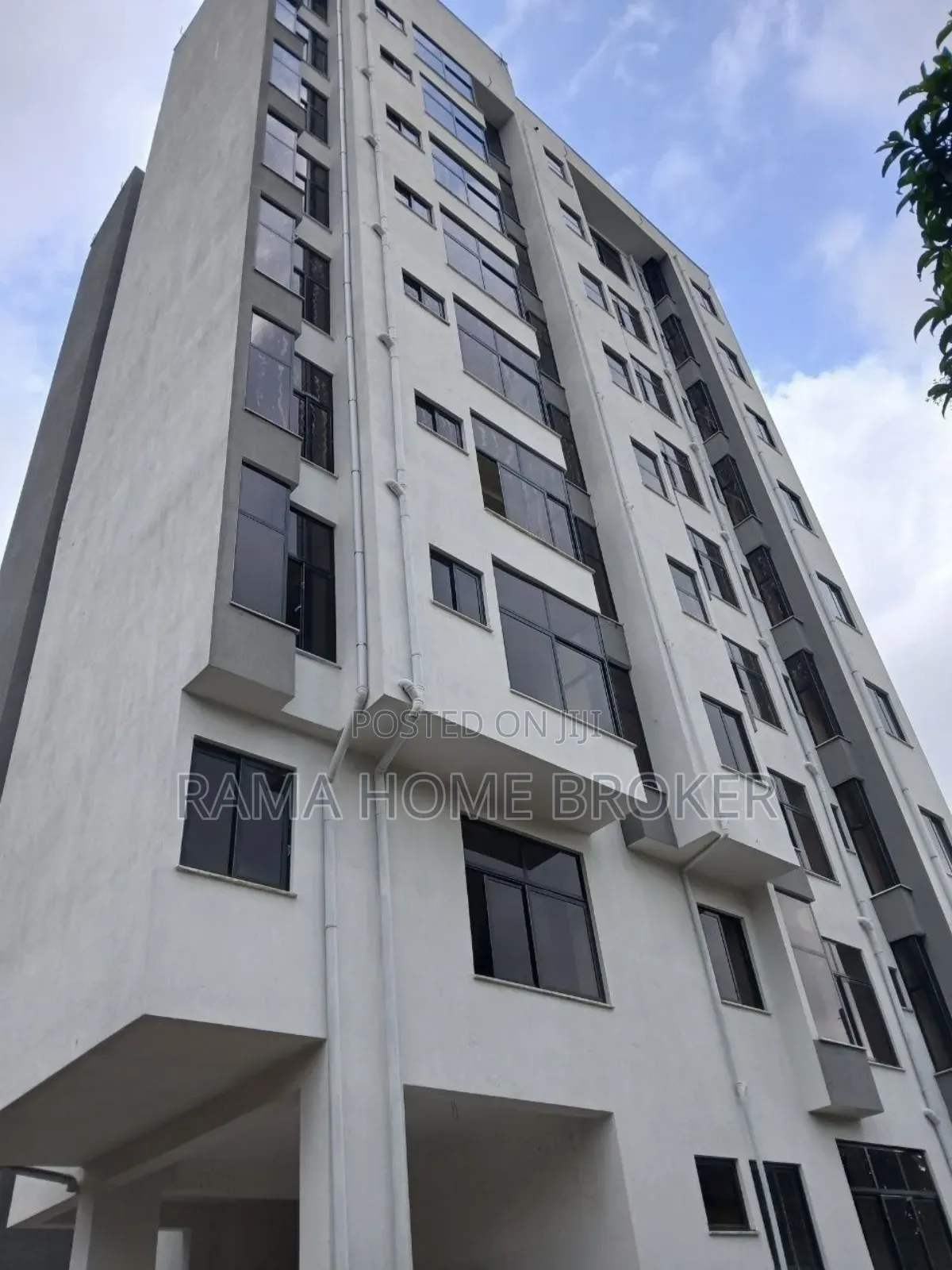 Furnished 3bdrm Condo in አዲሱ ገበያ, Yeka for sale