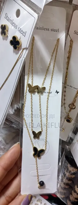Melano Necklec