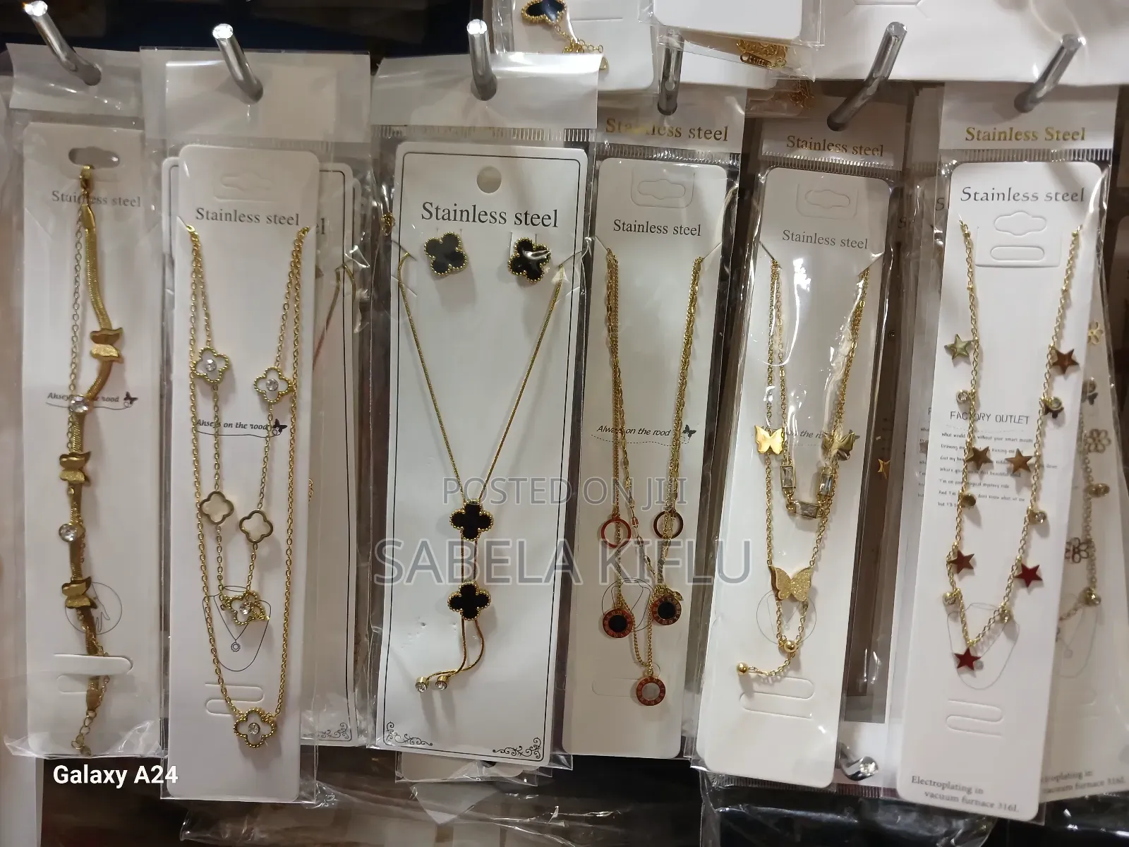 Melano Necklec