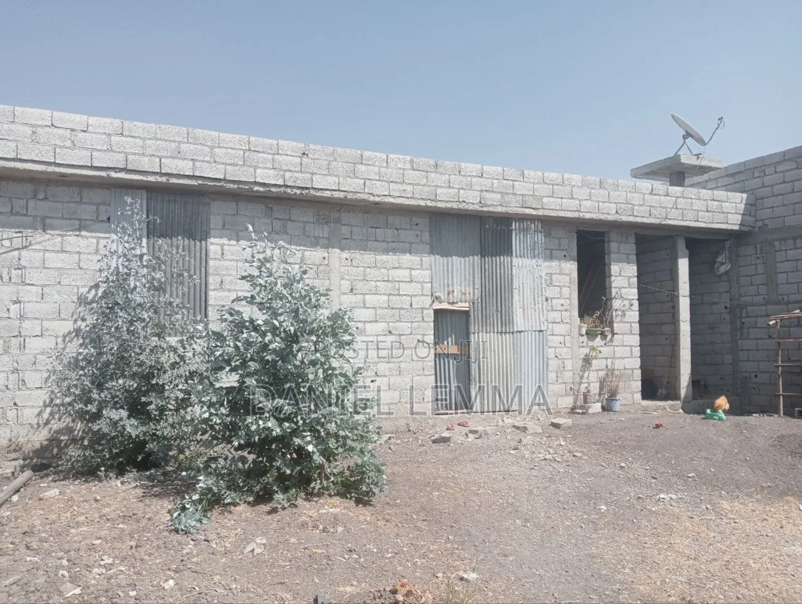 2 BDRM Service House, Oromia-Finfinne for Sale