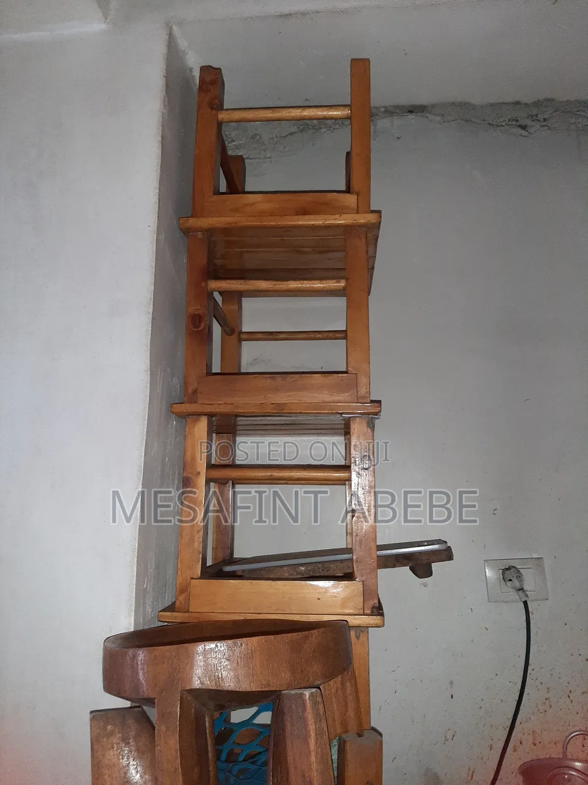 የጀበና ቡና ወንበር እና ጠረጴዛ