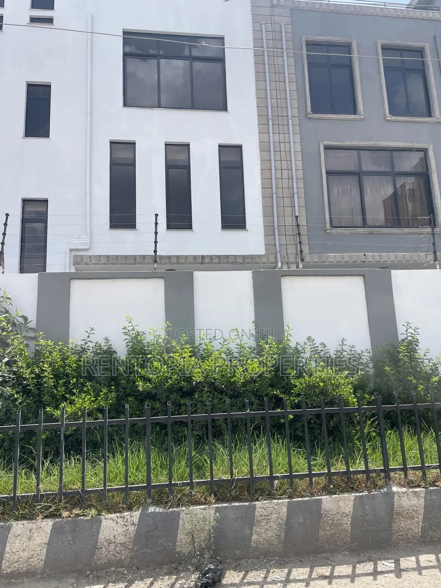 6bdrm House in Yeka for sale