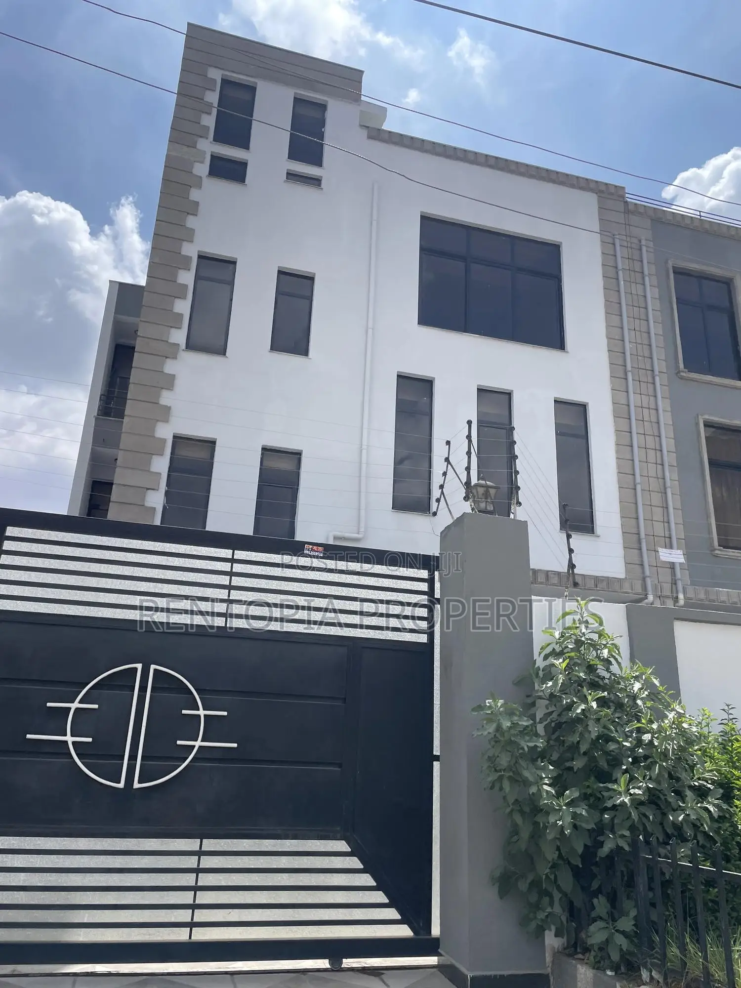 6bdrm House in Yeka for sale