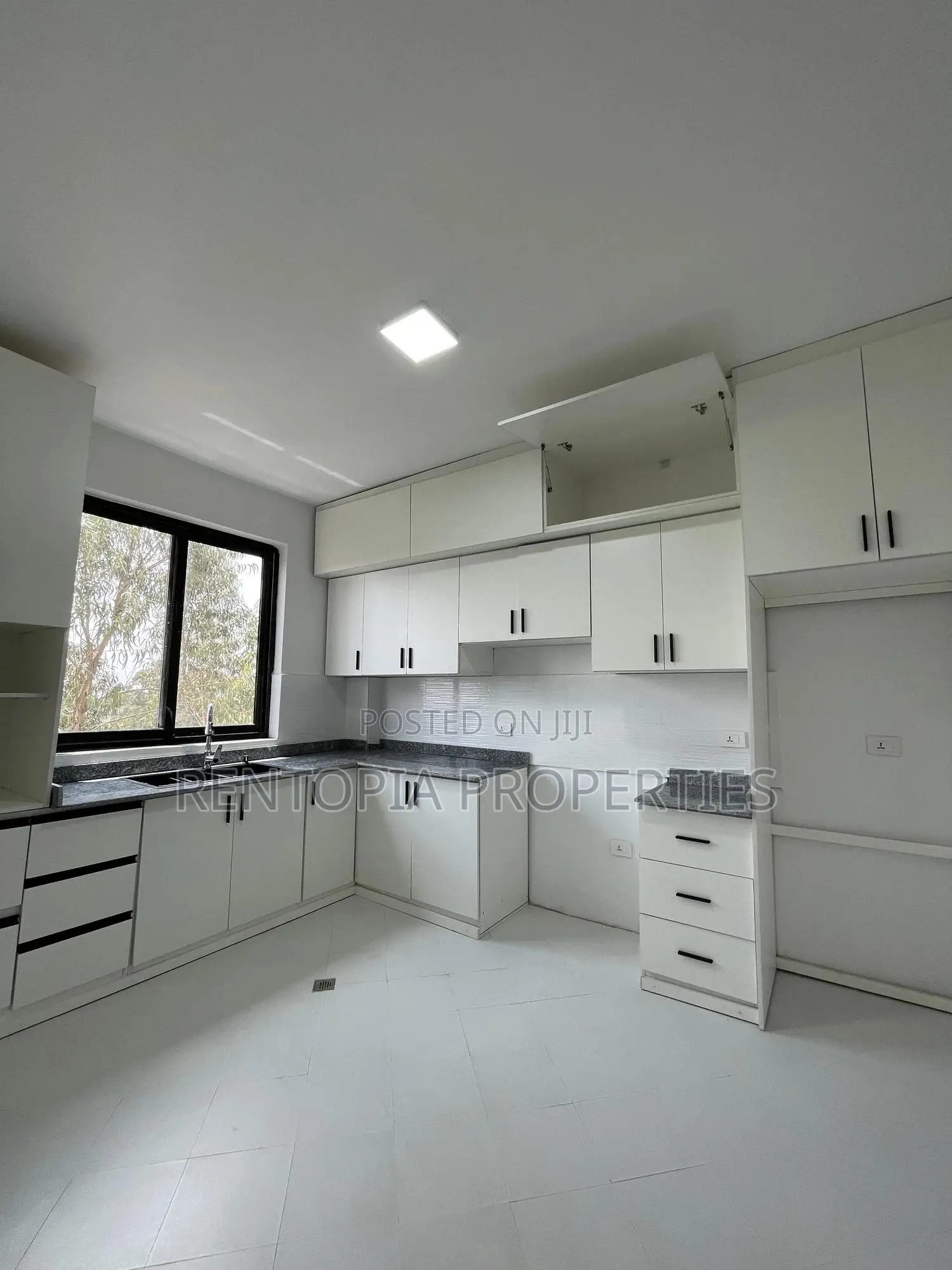 3bdrm Apartment in Yeka for rent