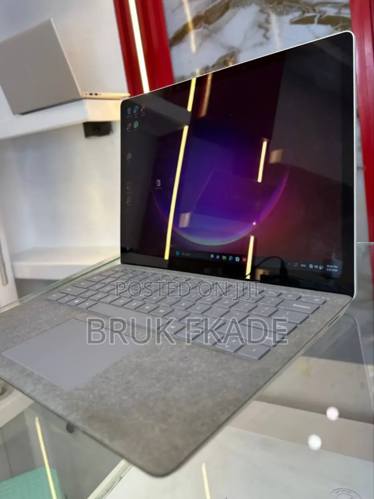 New Laptop Microsoft Surface 8GB Intel Core i5 SSD 256GB