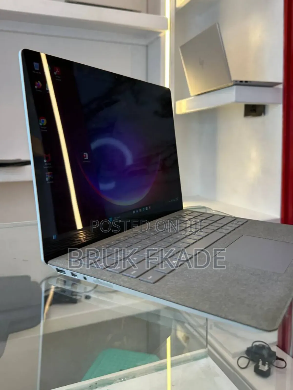 New Laptop Microsoft Surface 8GB Intel Core i5 SSD 256GB