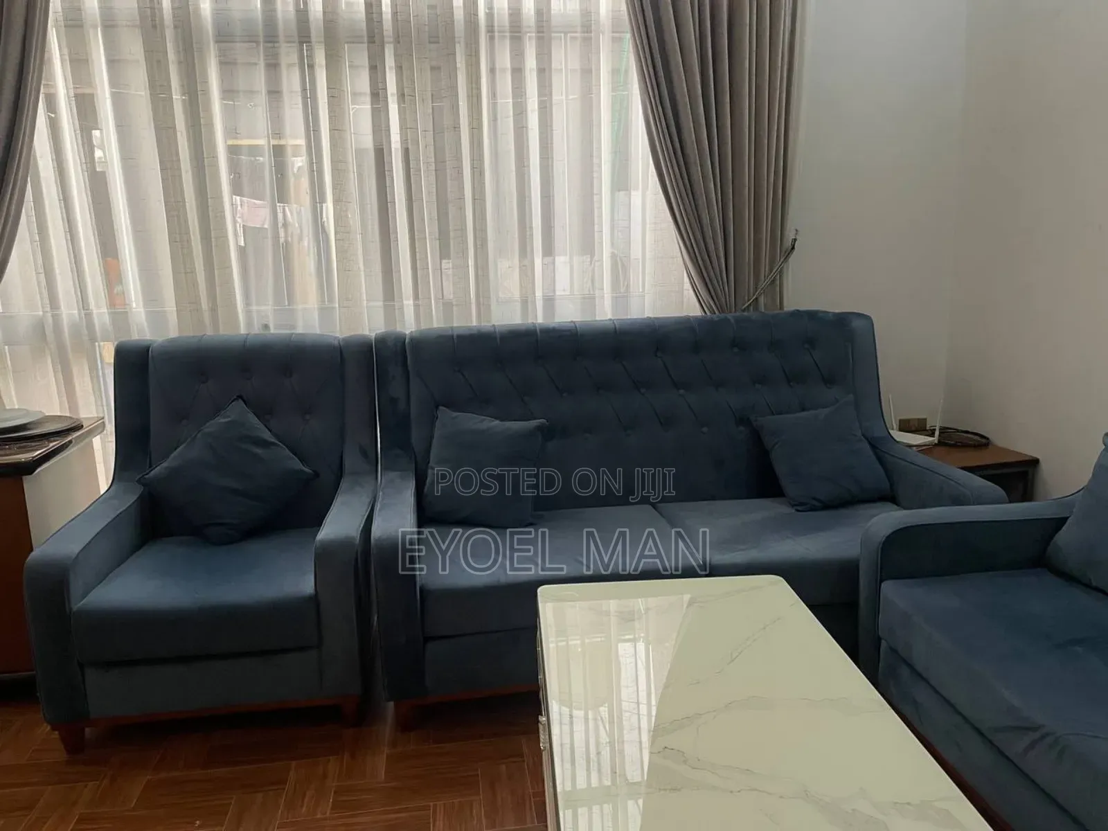 Comfortable Modern Sofa With Table– Great Condition