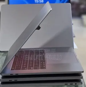 New Laptop Apple MacBook Pro 2017 16GB Intel Core i7 SSD 512GB