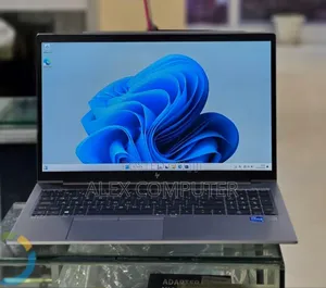 New Laptop HP ZBook Firefly G8 16GB Intel Core i7 SSD 512GB