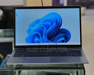 New Laptop HP ZBook Firefly G8 16GB Intel Core i7 SSD 512GB