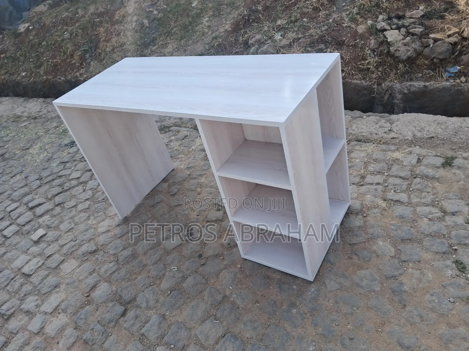 Smart Reading Table