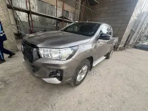 Toyota Hilux 2020 Brown