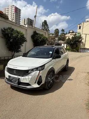 Peugeot 5008 2021 White