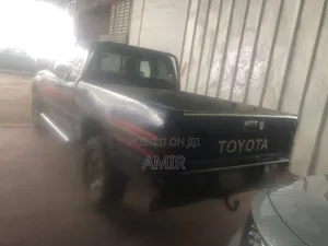 Toyota Hilux 2001 Gray