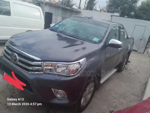 Toyota Hilux 2020 Gray