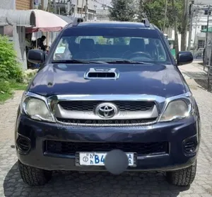 Toyota Hilux 2010 Black