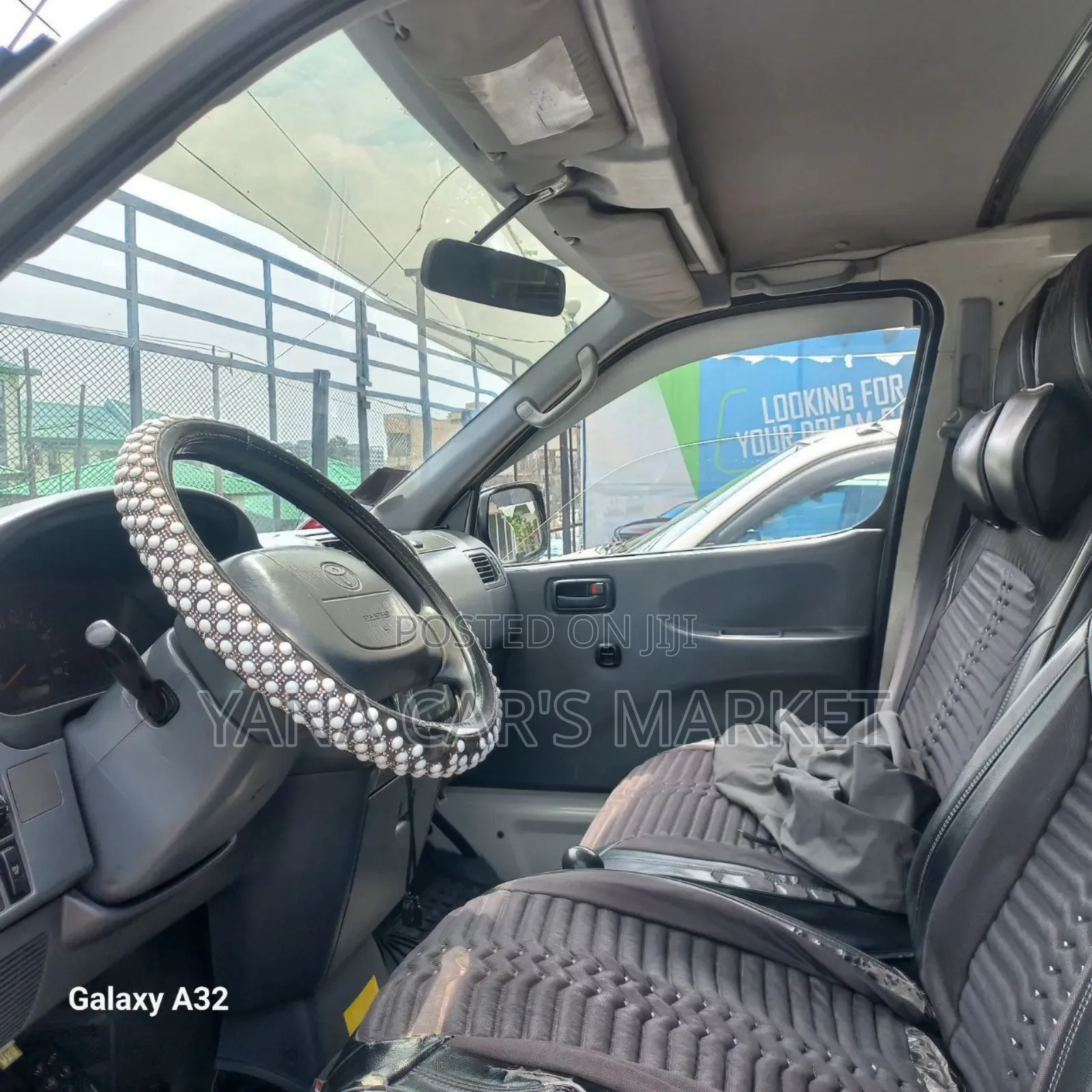 Toyota HiAce 2006