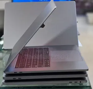 New Laptop Apple MacBook Pro 2017 16GB Intel Core i7 SSD 512GB