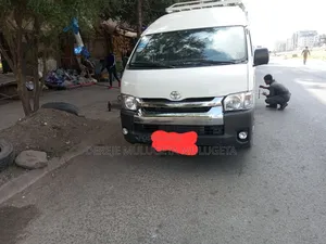 Toyota HiAce 2013 White