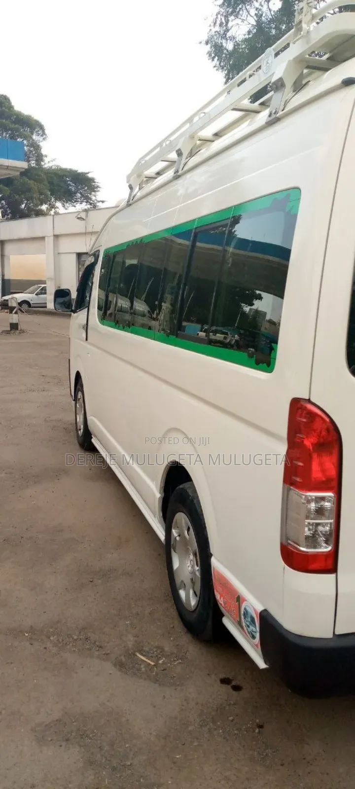 Toyota HiAce 2013 White