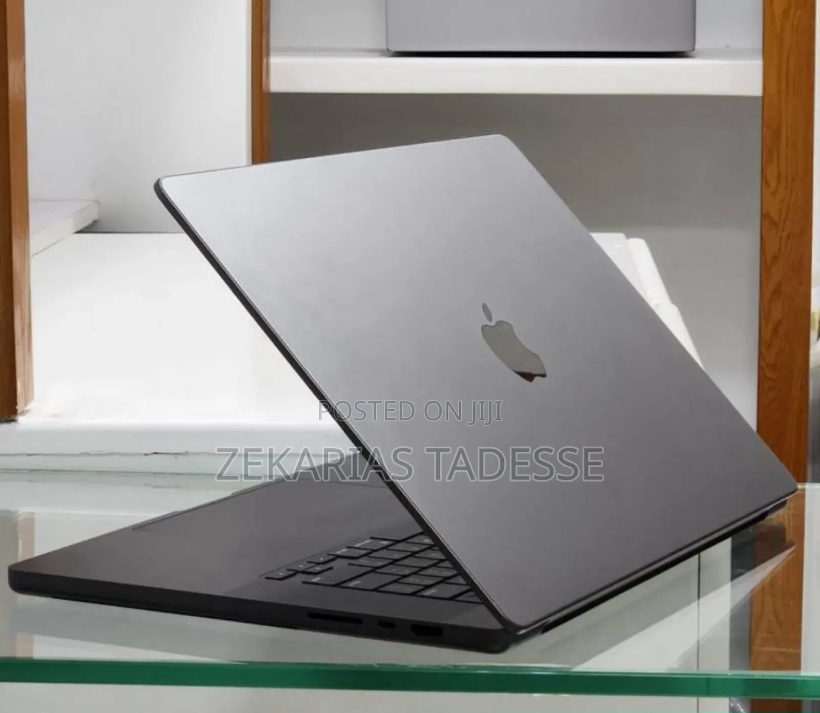 New Laptop Apple MacBook Pro M1 8GB Apple M1 Pro SSD 256GB