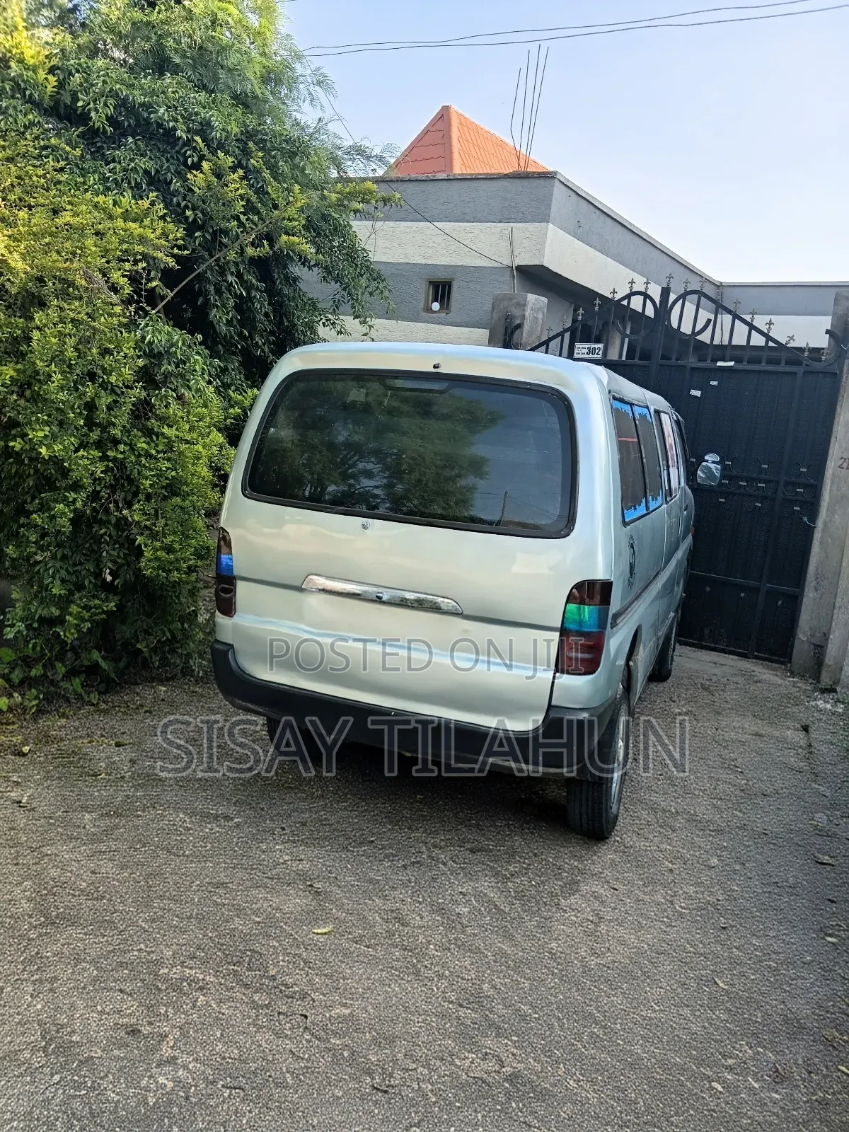 Toyota HiAce 2000 Grey