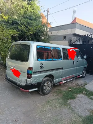 Toyota HiAce 2000 Grey