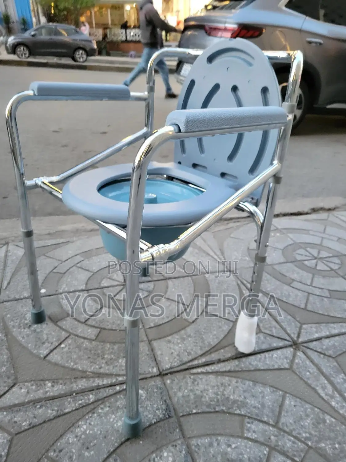 Toilet Chair剷呂a Portable Throne That Doubles as a Toilet