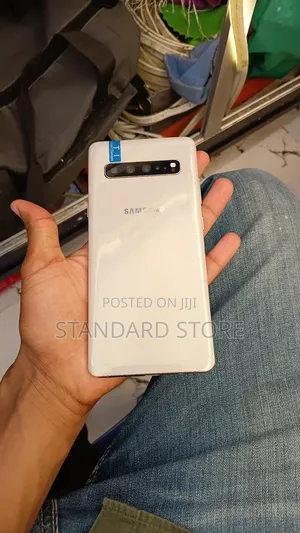 New Samsung Galaxy S10 5G 256 GB Gold