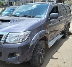 Toyota Hilux 2012 Gray