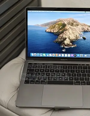 New Laptop Apple MacBook Pro 2019 16GB Intel Core i7 SSD 256GB