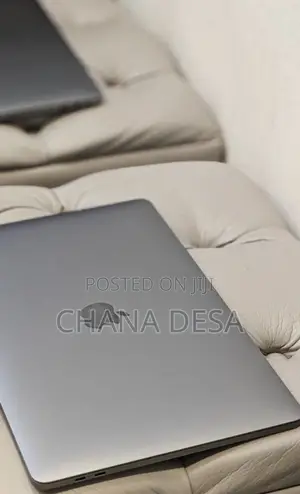 New Laptop Apple MacBook Pro 2019 16GB Intel Core i7 SSD 256GB