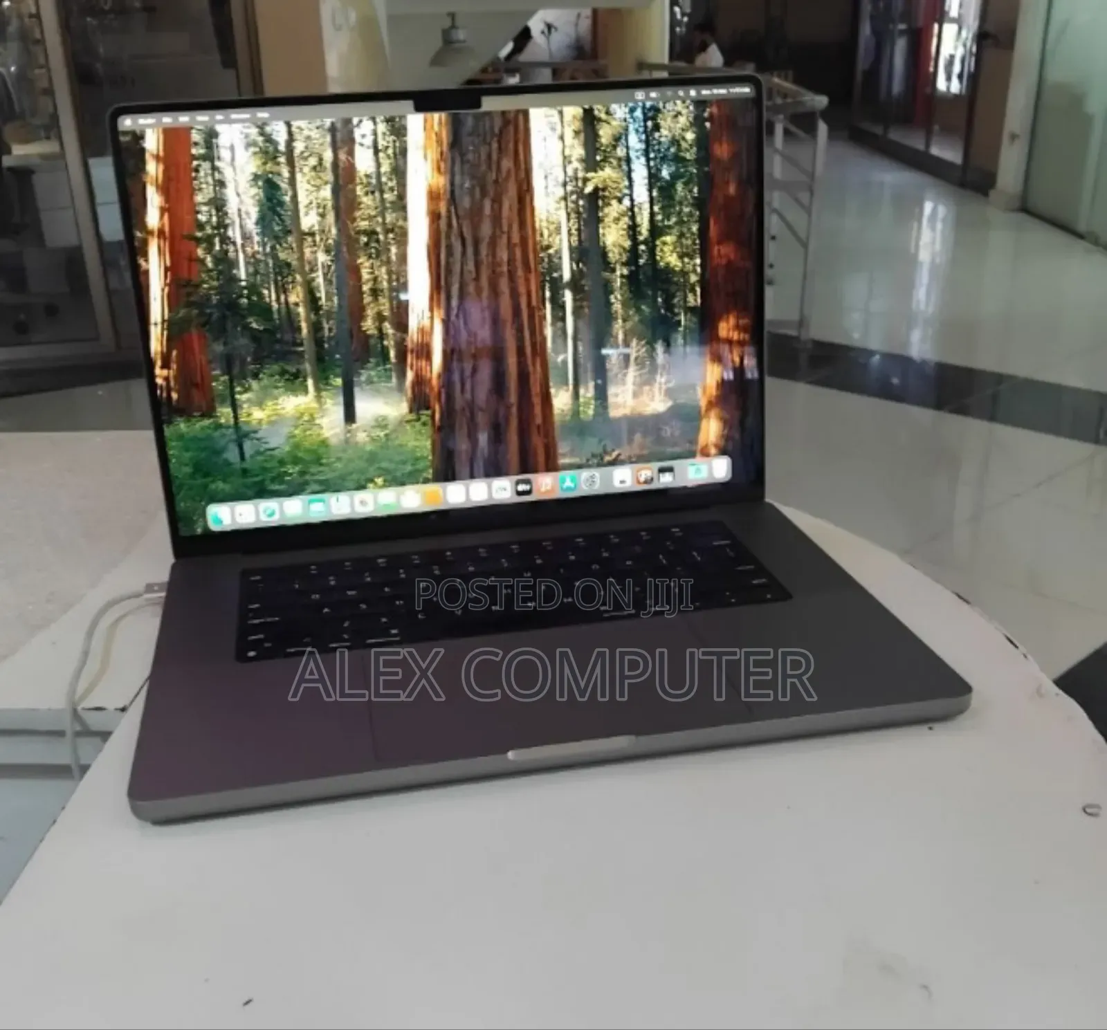 New Laptop Apple MacBook Pro M1 32GB Apple M1 Pro SSD 1T