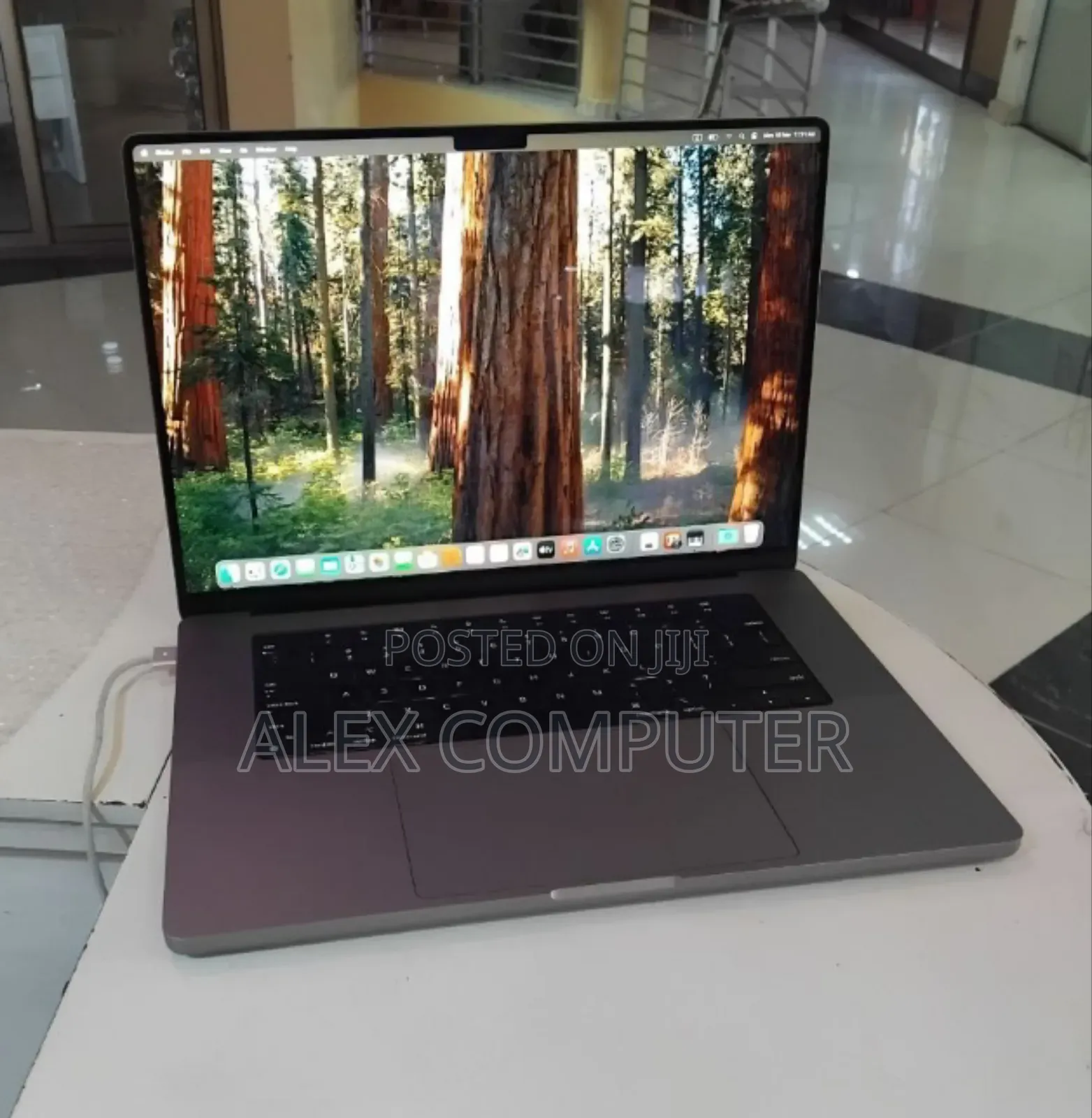 New Laptop Apple MacBook Pro M1 32GB Apple M1 Pro SSD 1T