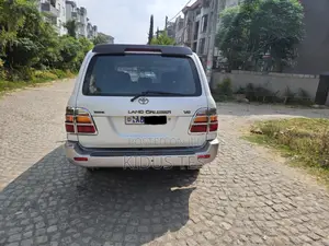 Toyota Land Cruiser 2002 White