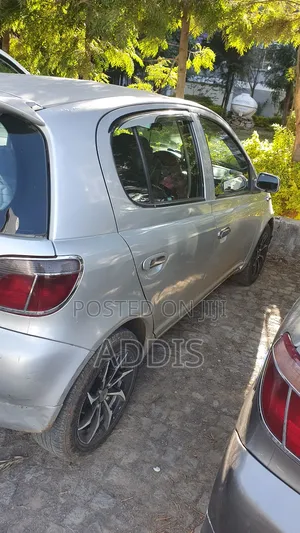 Toyota Vitz 2001 Silver