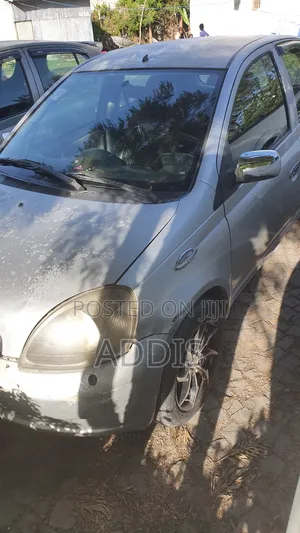 Toyota Vitz 2001 Silver