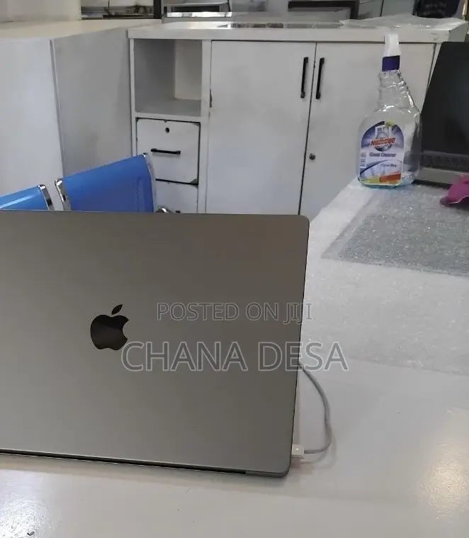 New Laptop Apple MacBook Pro 2021 M1 32GB Apple M1 Pro SSD 1T