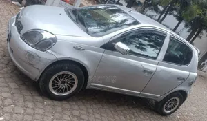 Toyota Vitz 2001 Gray
