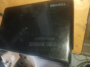 Laptop Toshiba Satellite C850 4GB Intel Core i3 HDD 500GB